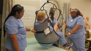 CareerNOW students receive on-the-job training. 